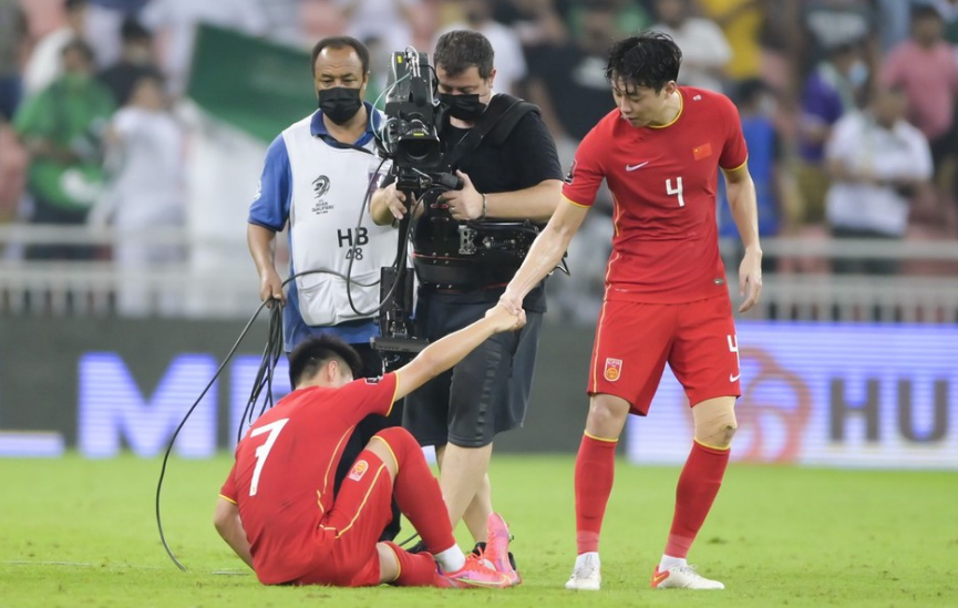 关键时刻阿贾克斯调整名单以备CBA季后赛,状态回暖环节打磨,话题不断,身体对抗强度拉满的简单介绍 关键时刻阿贾克斯调整名单以备CBA季后赛,状态回暖环节打磨,话题不断,身体对抗强度拉满的简单介绍